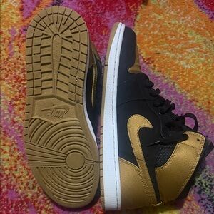 Nike Black and Gold Jordan “Mellos” , lightly worn no scuffs nor scratches.